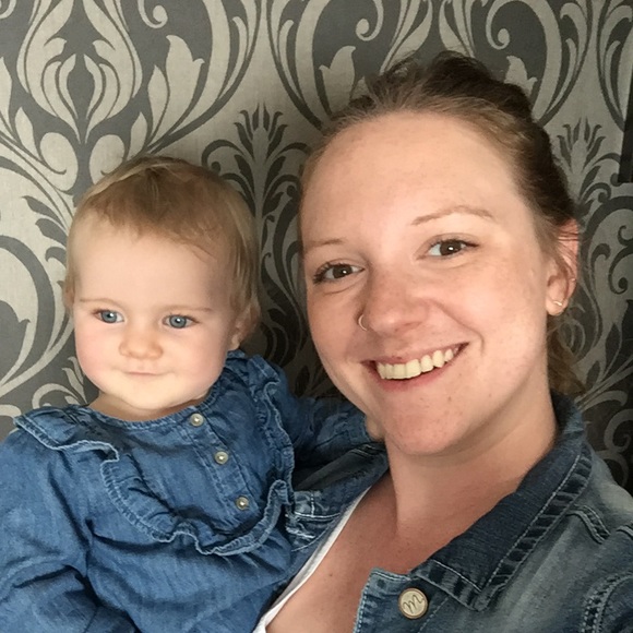 Profile Picture of Danielle Kreinbring (@danikreinbring) on Poshmark