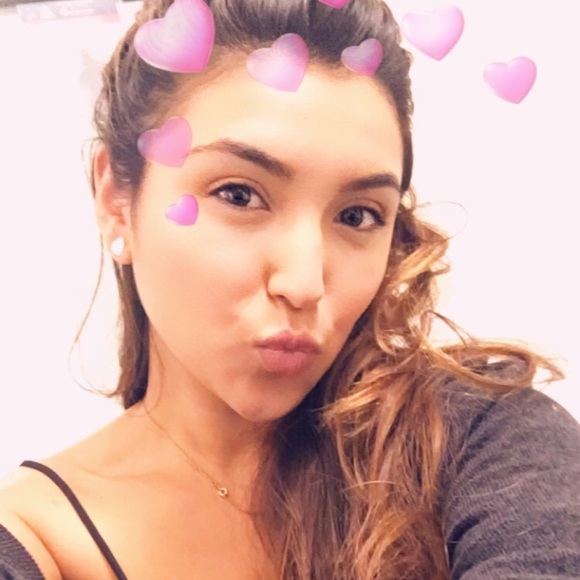 Profile Picture of Brianna Tavolieri (@briannamarir) on Poshmark