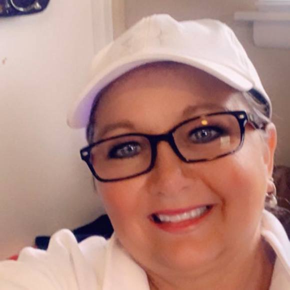 Profile Picture of Gail Benuska (@gbenuska) on Poshmark
