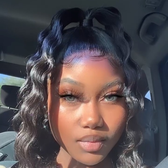 Profile Picture of Jasmine Osborne (@jinxstyles) on Poshmark