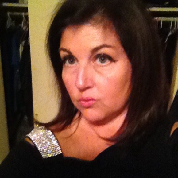Profile Picture of Joanne Pelletteri (@1219ande) on Poshmark