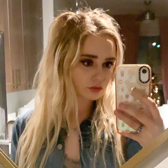 Profile Picture of Alex Enderlin (@aenderlin17) on Poshmark