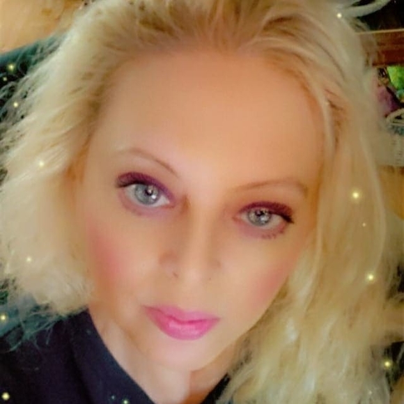 Profile Picture of Lisa Pickle (@dumbass1966) on Poshmark