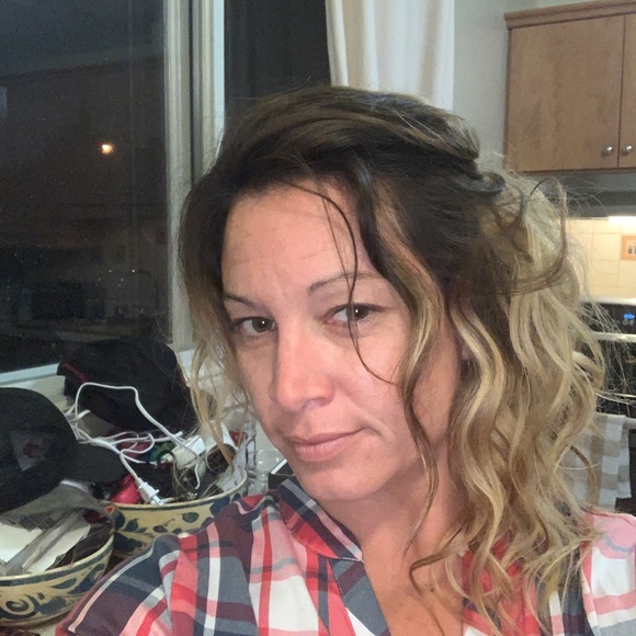 Profile Picture of Stephanie Heppell (@stefheps) on Poshmark