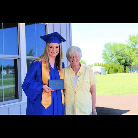 Profile Picture of Kendra Snelling (@kms_2002) on Poshmark