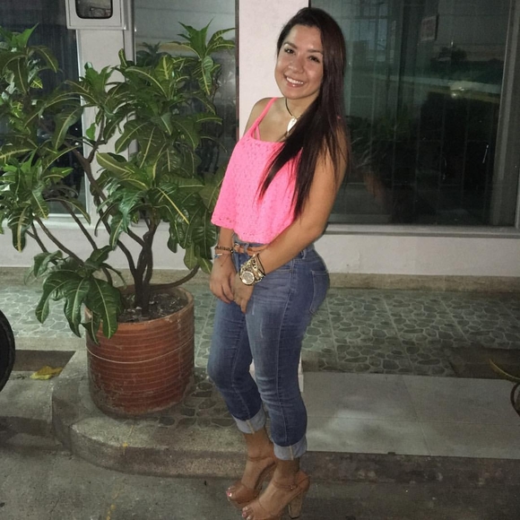 Profile Picture of Viviana Montoya fǐerro (@olga_901508) on Poshmark