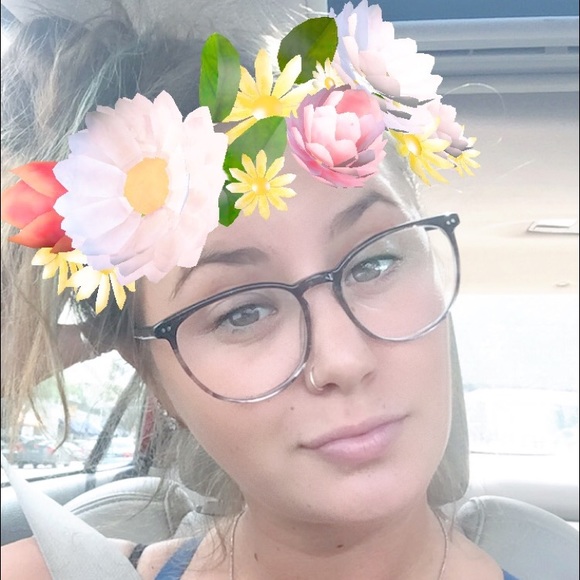 Profile Picture of Alecia Paddock (@aleciap9) on Poshmark