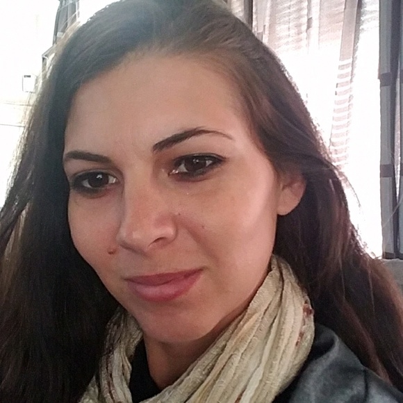 Profile Picture of Icealina Wigington (@icealina) on Poshmark