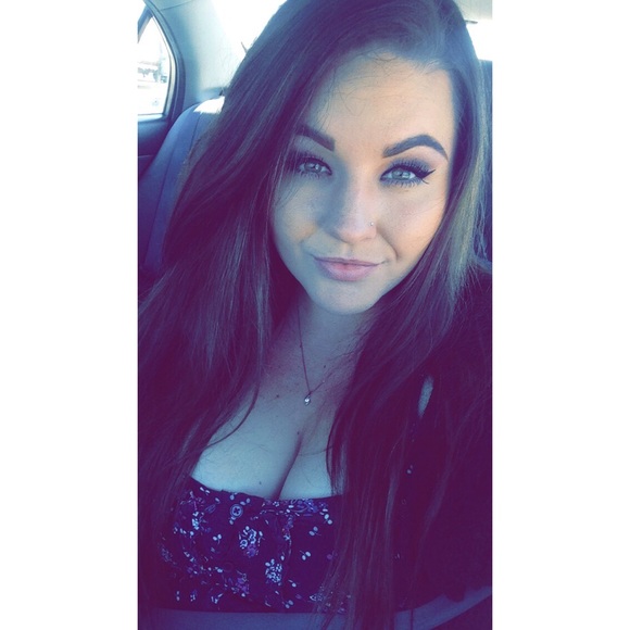 Profile Picture of Amanda Mergelmeyer (@aamanda_lyn) on Poshmark