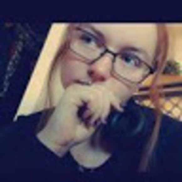 Profile Picture of Jenny Jeckells (@jennyjeckells) on Poshmark