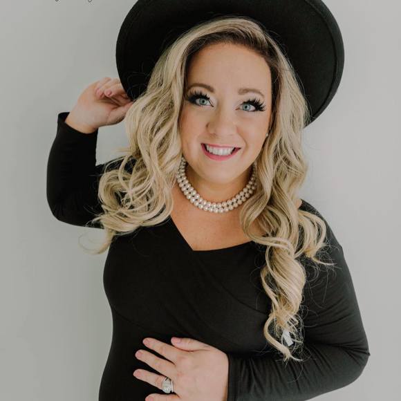 Audrey Carpenter-anderson - Poshmark Profile Picture of Audrey Carpenter-anderson (@audreybrooke87) on Poshmark