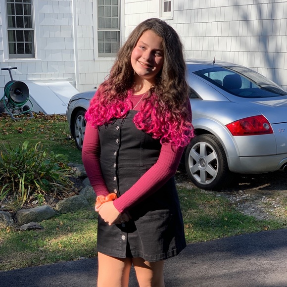 Profile Picture of Lilly Albert (@lillygirl015) on Poshmark