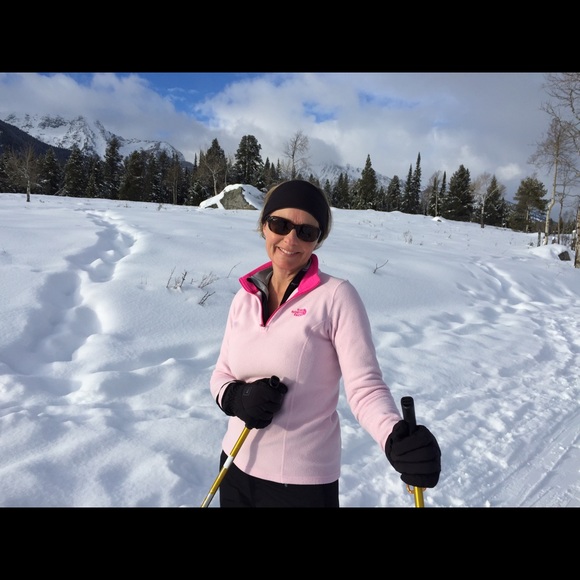 Profile Picture of Julie Simes (@juliesimes) on Poshmark