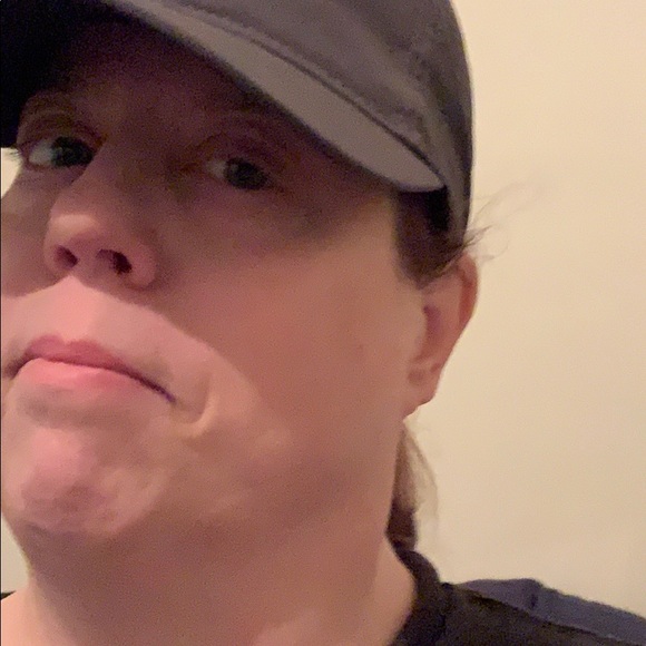 Profile Picture of Julie Strause (@juliestrause) on Poshmark