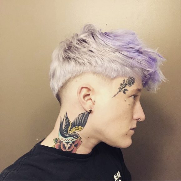 Profile Picture of Leah Hennessy (@leahenn) on Poshmark