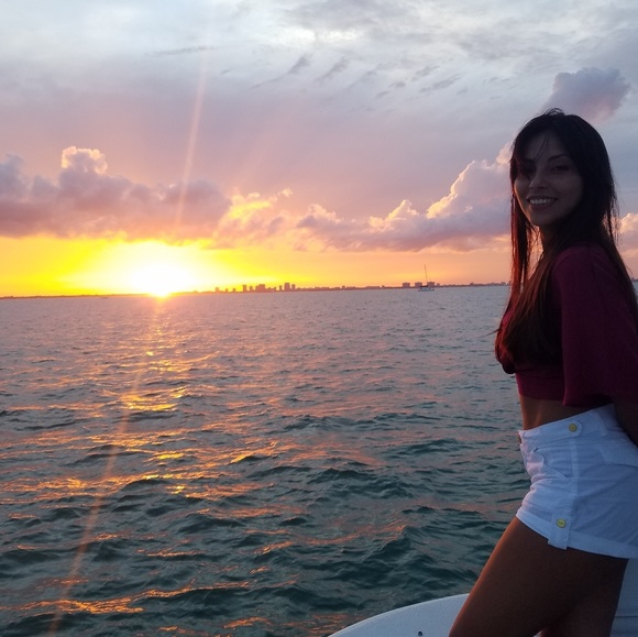 Profile Picture of Tamara Scully (@tamarascully) on Poshmark