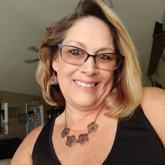 Profile Picture of Cathy Perry (@guckguck) on Poshmark