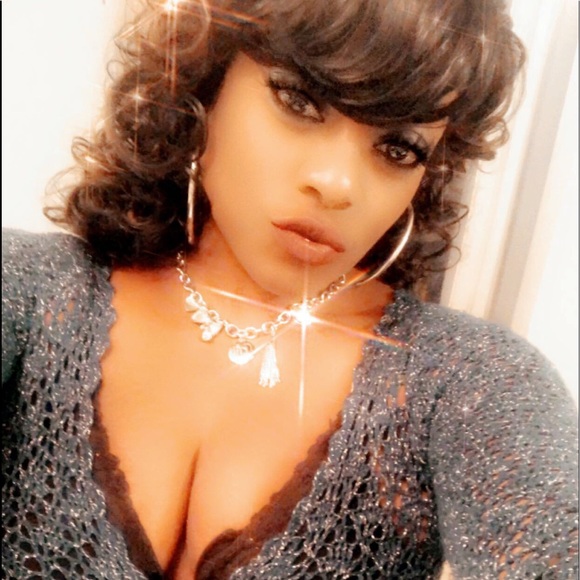 Profile Picture of Pearline Lee (@pearlinelee30) on Poshmark