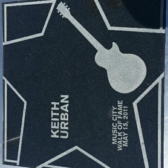 Profile Picture of Crystal Orr (@cryhardorr) on Poshmark