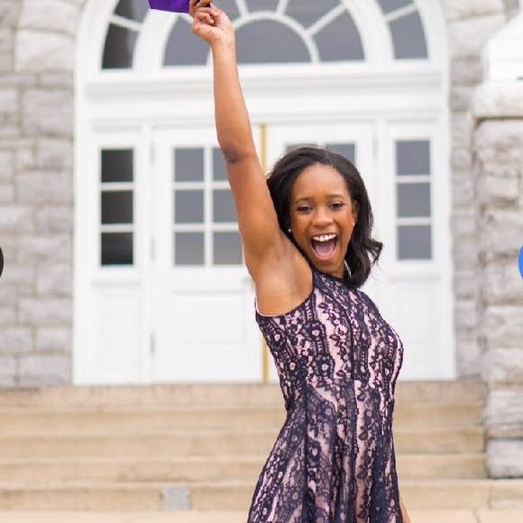 Profile Picture of Alexus Holbert (@alexusholbert) on Poshmark