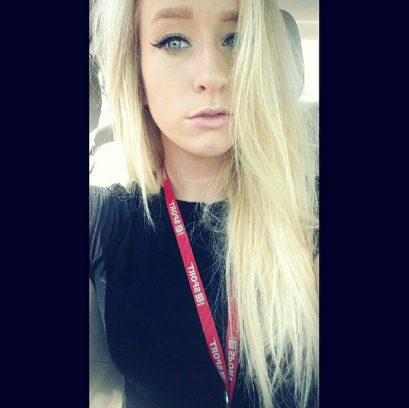 Profile Picture of Amy Dickens (@amy_dickens) on Poshmark