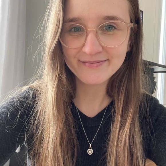 Profile Picture of Alexandra Munger smith (@alexandramunger) on Poshmark