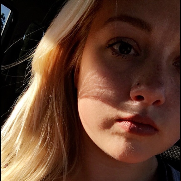 Profile Picture of Haylee Faultner (@hafaultner93) on Poshmark