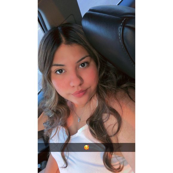 Profile Picture of Lezette Escalante (@lezette_e9) on Poshmark
