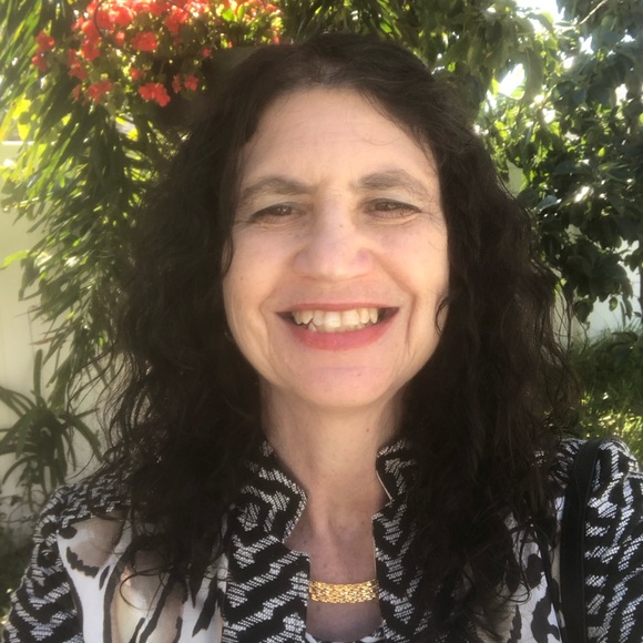 Profile Picture of Barbra Breslauer (@barbrabreslauer) on Poshmark