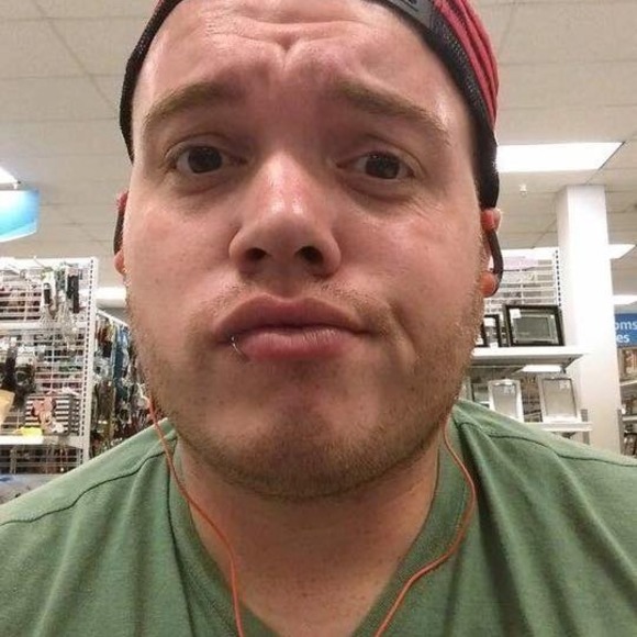 Profile Picture of Craig Rowland (@rojo619) on Poshmark