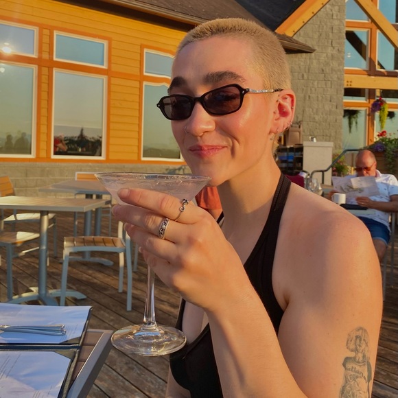 Profile Picture of Hannah Petrich (@hannahpetrich) on Poshmark