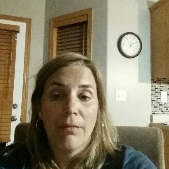 Profile Picture of Tani Rheault (@tanirheault) on Poshmark
