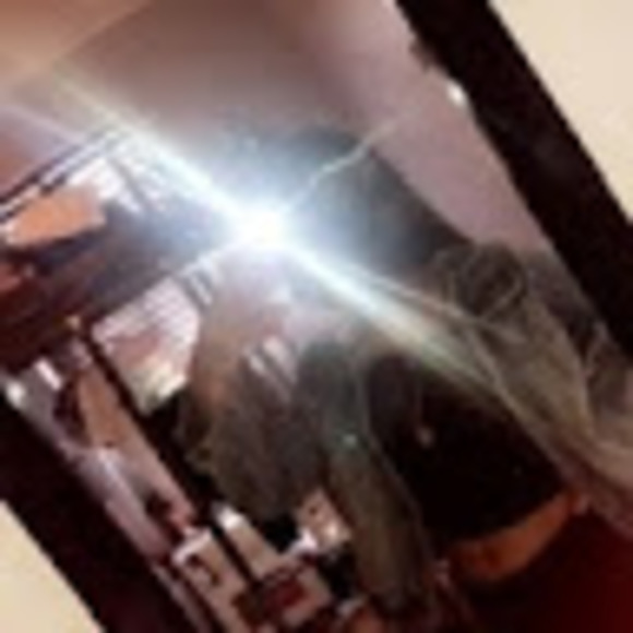Profile Picture of Raylene Laboy (@raylenelaboy) on Poshmark