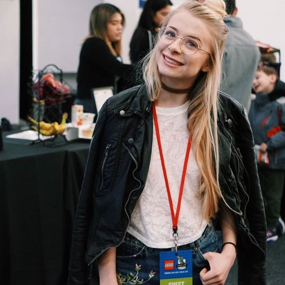 Profile Picture of Erin Bruzzi (@erinreneebruzz) on Poshmark