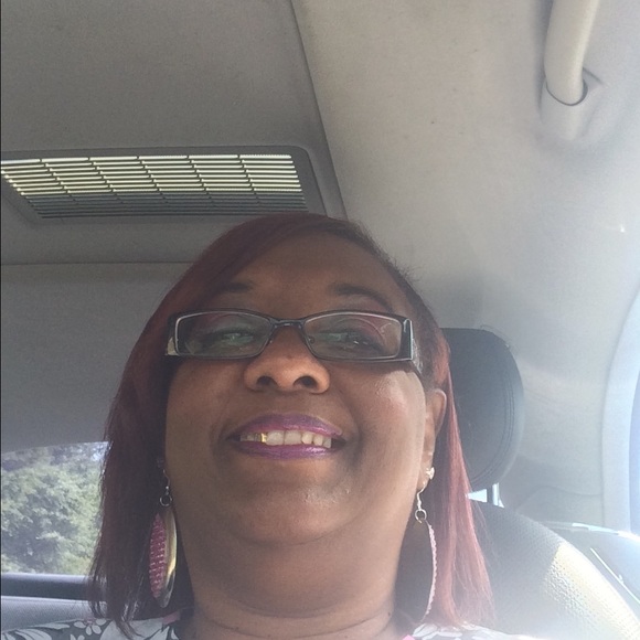 Profile Picture of Tamiko Crowder (@keshiya04) on Poshmark