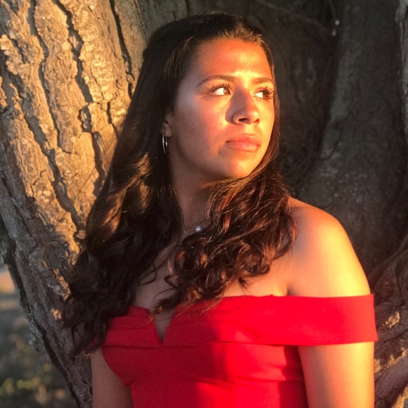 Profile Picture of Shea Stone (@sheastone) on Poshmark