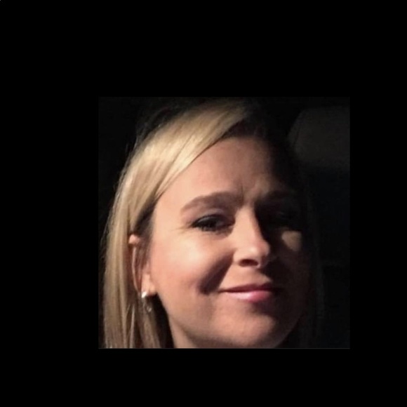 Profile Picture of Lisa Sebren (@lisasebren) on Poshmark