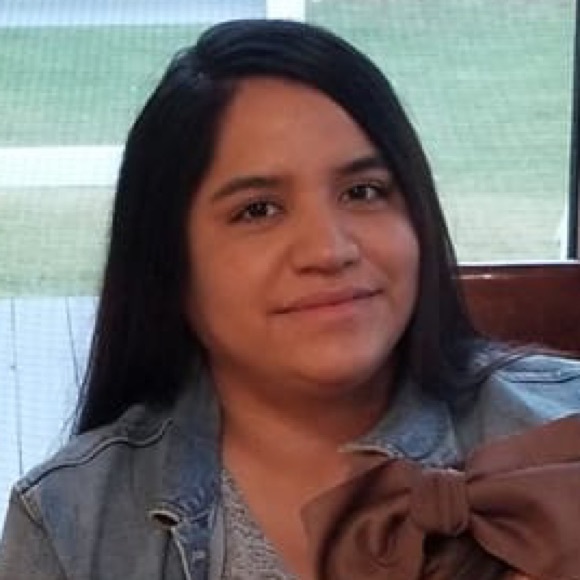 Profile Picture of Samantha Rizkallah (@sguzman009) on Poshmark