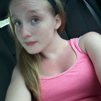 Profile Picture of Angie_schulz_16 (@angie16hockey) on Twitter