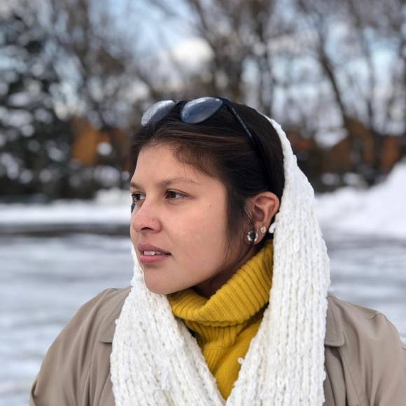 Profile Picture of Melanie Gates (@mell7g) on Poshmark