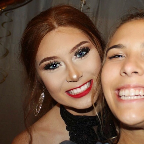 Profile Picture of Hannah Chouinard (@hannahchouinard) on Poshmark