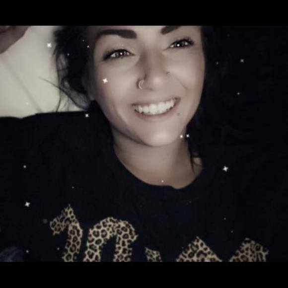 Profile Picture of Kate Davis (@k8davis97) on Poshmark