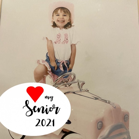 Profile Picture of Jeannie Shick (@jeannieshick) on Poshmark