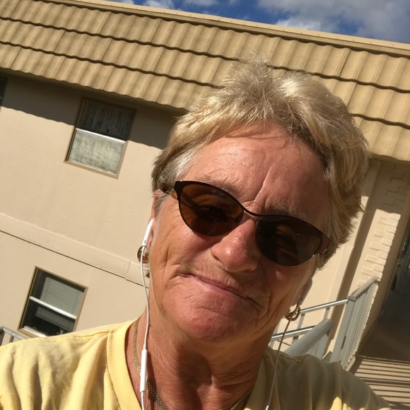 Profile Picture of Stacey Brognano (@clicker2) on Poshmark