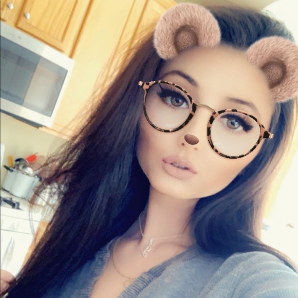 Profile Picture of Linnea Sult (@linneasult) on Poshmark