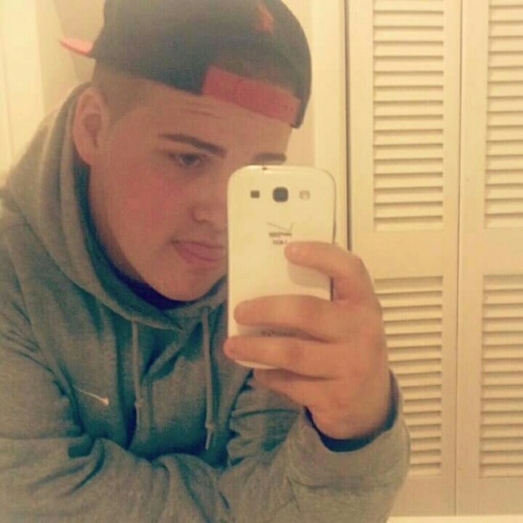 Profile Picture of Brandon Willey (@brandon1738) on Poshmark