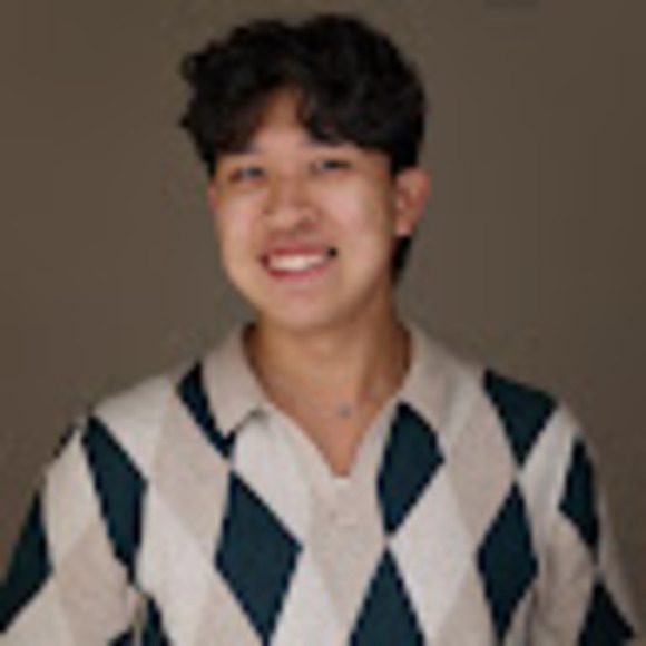 Profile Picture of Calvin Chen (@12calvinchen) on Poshmark