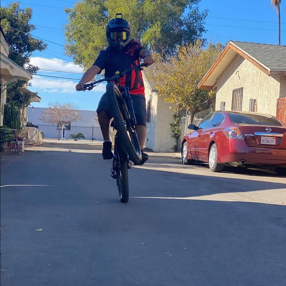 Profile Picture of Mateo Mateo (@mateomateo203) on Poshmark