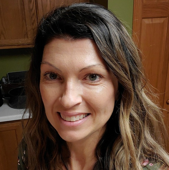 Profile Picture of Chantell Ritterman (@angel1079) on Poshmark