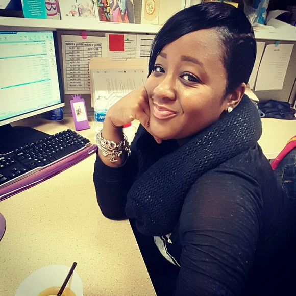 Profile Picture of Tanika Moore (@tanika418) on Poshmark